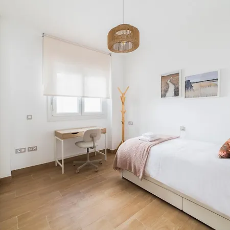 Con Parking Gratuito En Triana アパート セビリア