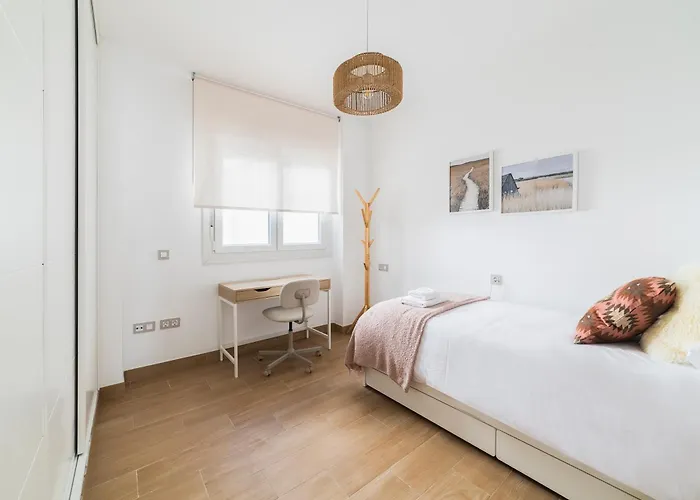 Con Parking Gratuito En Triana アパート セビリア